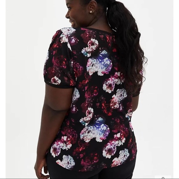 TORRID WOMEN'S BLACK FLORAL CRINKLE CLIP DOT CREW NECK T-SHIRT SIZE 3X NWT - Picture 5 of 8